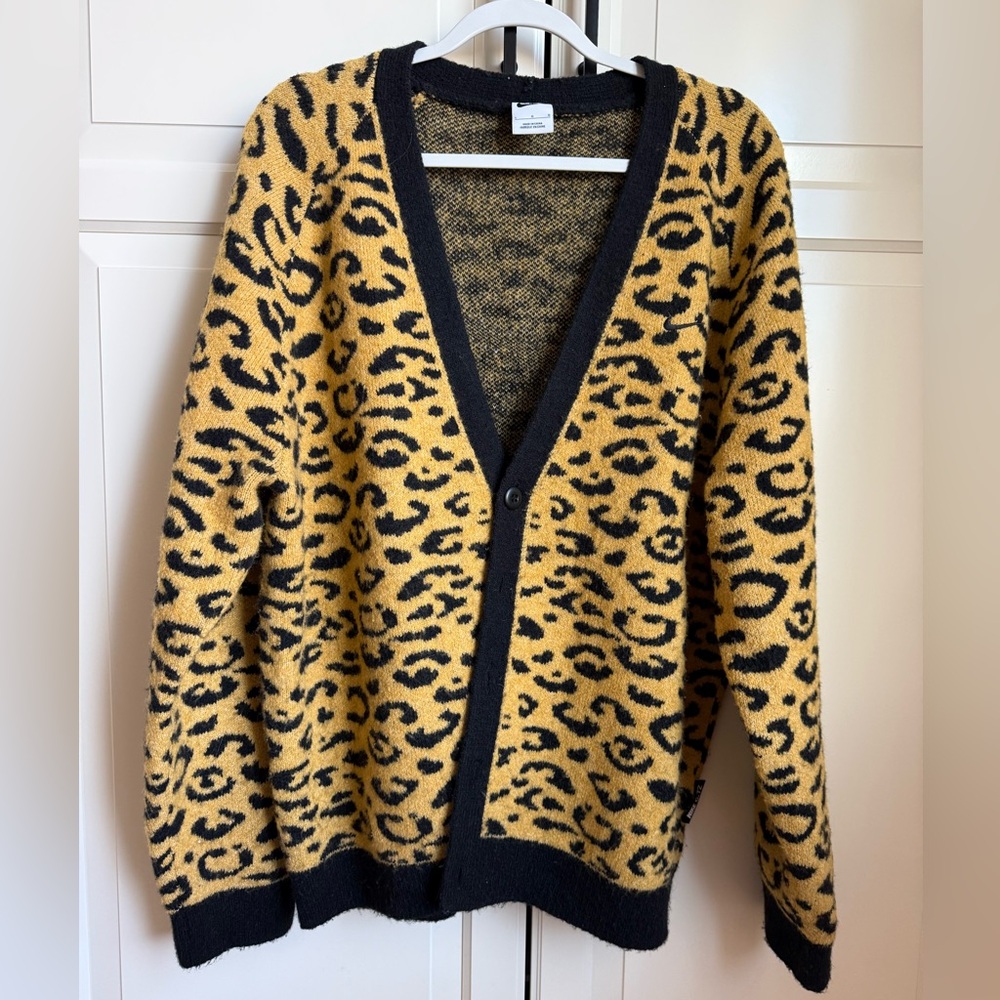 Nike Men’s Leopard Circa Cardigan Sweater. Size Large.